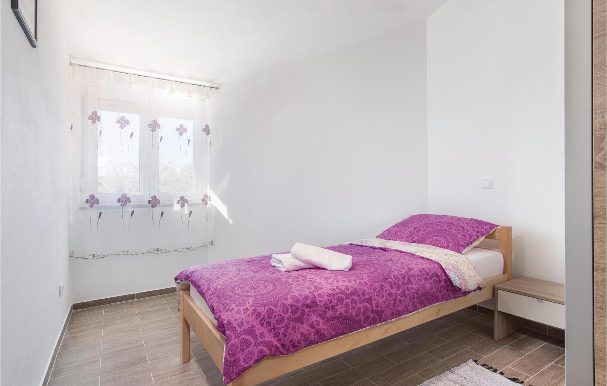 8 Bedroom Awesome Home In Пула Екстериор снимка