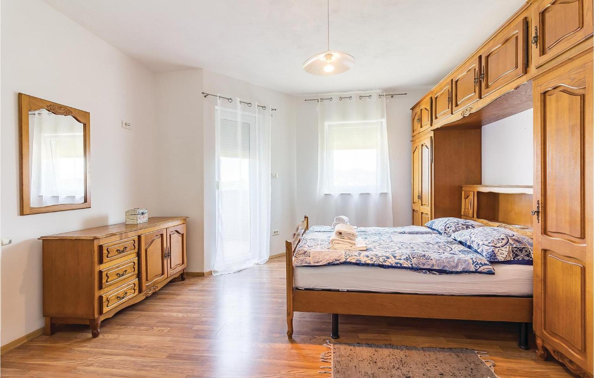 8 Bedroom Awesome Home In Пула Екстериор снимка